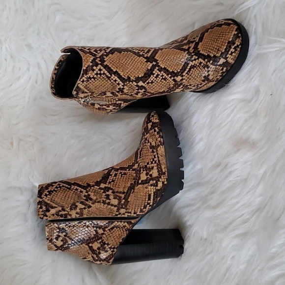 Kenneth Cole Snake Skin Booties - Picture 1 of 6